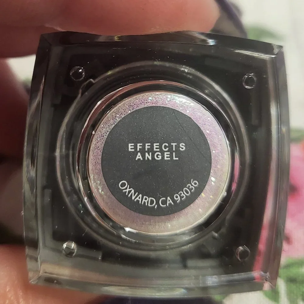 Lique Cheek and Eye lid Powder Angel